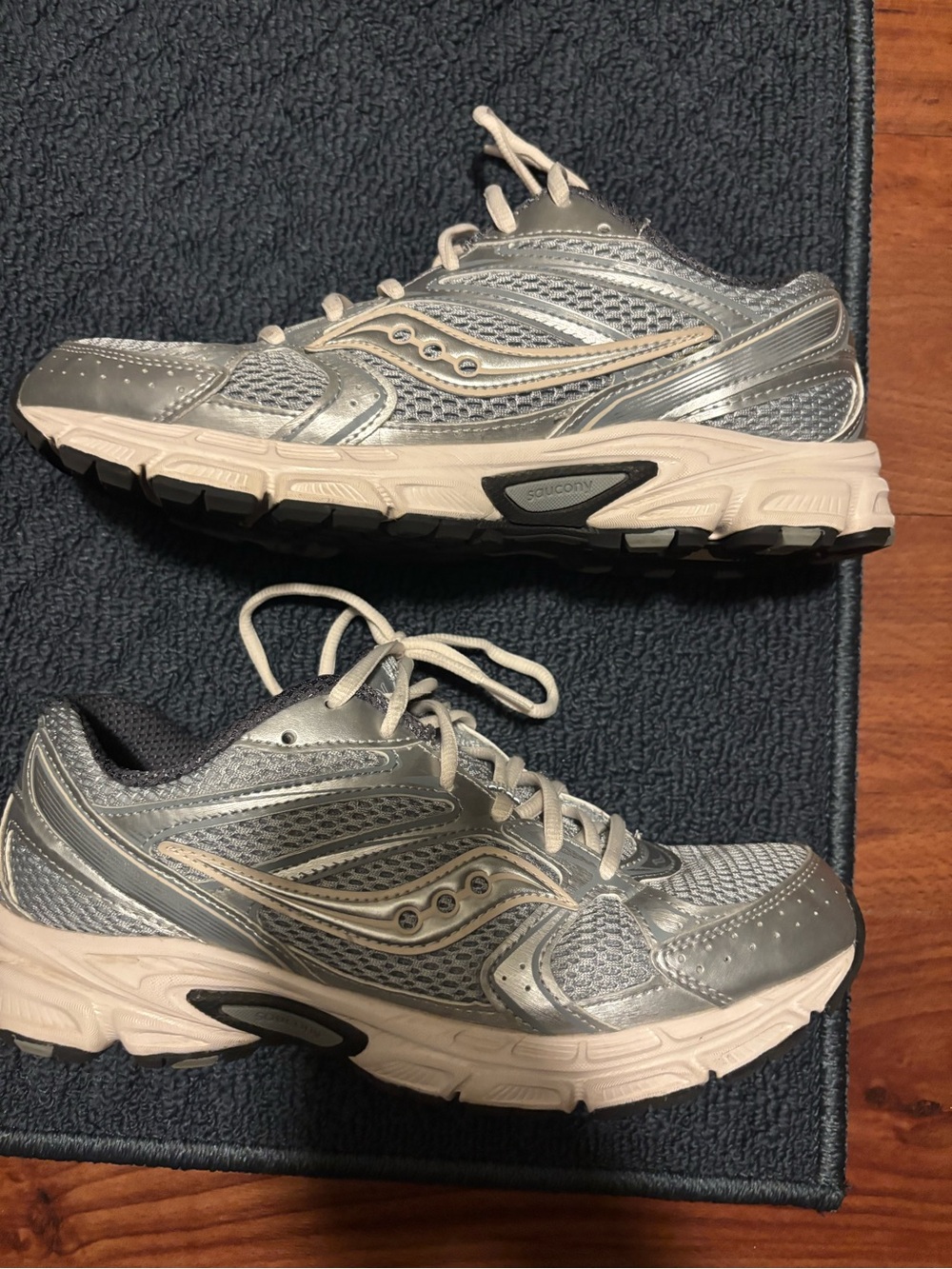 Saucony Women's Silver and Cream Athletic Running Shoes